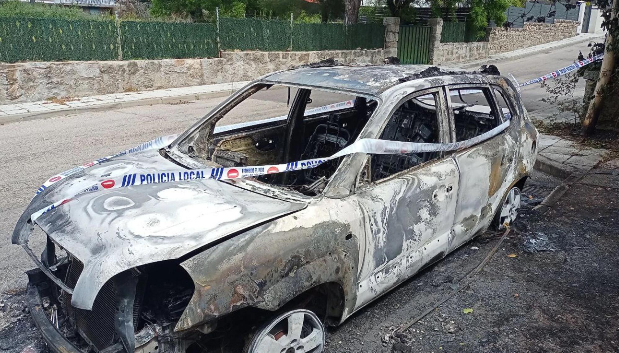 Coche quemado Ecologistas en Acción Los Molinos